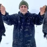 ببینید| غذای روستایی در آذربایجان؛ پخت غذا با خرگوش و سبزیجات در کوهستانی برفی