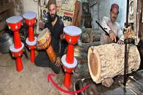 (ویدئو) فرآیند دیدنی ساخت ساز «تنبک عربی» در یک کارگاه پاکستانی