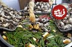 ببینید؛ غذای خیابانی در کره؛ فرآیند پخت خرچنگ طعم دار شده در سس سویا در سئول