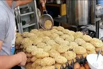 ببینید| غذای خیابانی در تایلند؛ نودل با میگو، سبزیجات و برنج سرخ شده در بانکوک