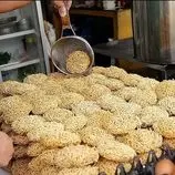 ببینید| غذای خیابانی در تایلند؛ نودل با میگو، سبزیجات و برنج سرخ شده در بانکوک