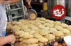 ببینید| غذای خیابانی در تایلند؛ نودل با میگو، سبزیجات و برنج سرخ شده در بانکوک