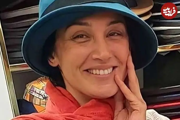 عکس| سفر زمان؛ تیپ و چهرۀ «هدیه تهرانی» بعد از گرفتن یک جایزه؛ 23 سال قبل