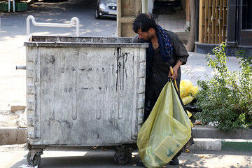 یک شب زباله‌گردی در تهران چند؟؛ درآمد نجومی و میلیونی زباله‌گردها
