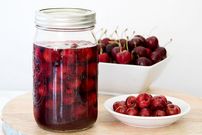 طرز تهیه ترشی آلبالو خوشرنگ و خوشمزه به روش خانگی