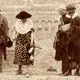 عکس| سفر به ایران قدیم؛ زنان و مردان اروپایی در کنار نقش‌برجسته «چشمه‌علی شهرری» در دوران قاجار