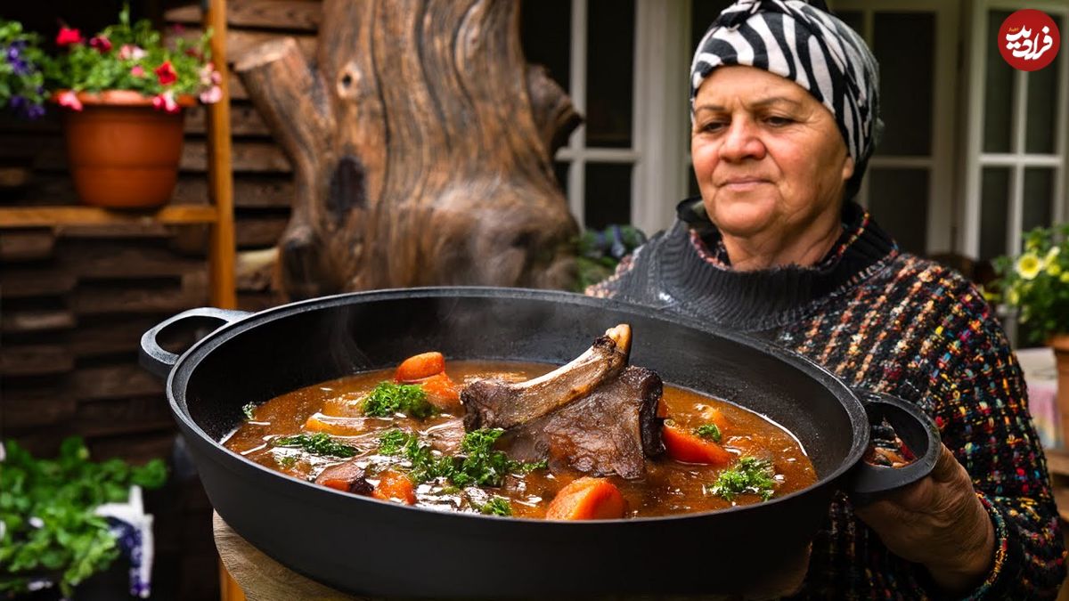 ببینید؛ غذای روستایی در آذربایجان؛ برداشت فلفل دلمه ای و پخت خورشت با گوشت