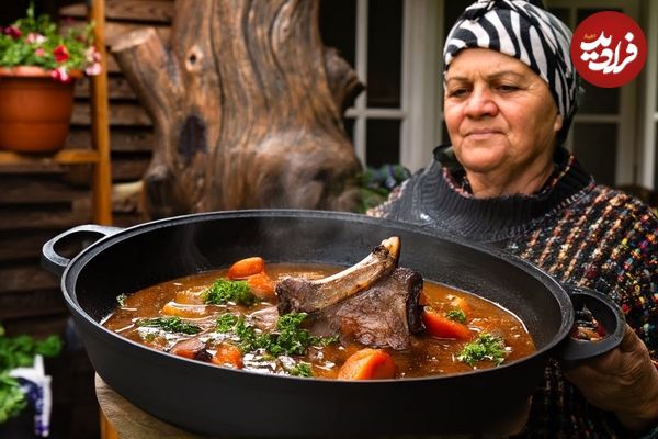 ببینید؛ غذای روستایی در آذربایجان؛ برداشت فلفل دلمه ای و پخت خورشت با گوشت