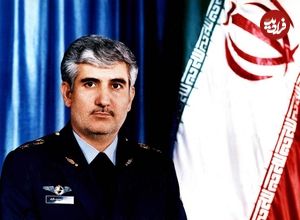 عکس؛ سفر در زمان؛ «سرلشکر ستاری» در حال گفتگو با فرماندهان نیروی هوایی؛ اوایل دهه 70