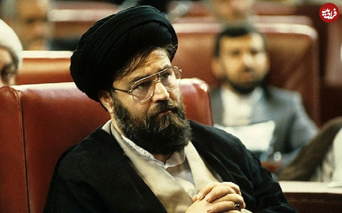 عکس؛ سفر به تاریخ؛ «سید احمد خمینی» و «سید حسین خمینی» در یک قهوهخانه در نجف؛ سال 56