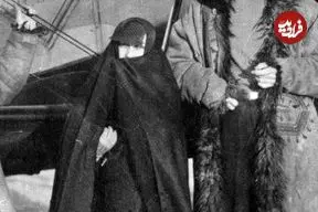 عکس| سفر به ایران قدیم؛ عکس یادگاری زن قاجاری با خلبانان آمریکایی؛ 98 سال قبل