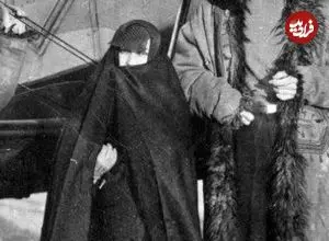 عکس| سفر به ایران قدیم؛ عکس یادگاری زن قاجاری با خلبانان آمریکایی؛ 98 سال قبل