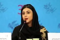 عکس| سفر زمان؛ گریم متفاوت «آزاده صمدی» در پشت‌صحنه یک تئاتر؛ سال 98