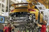 ببینید| مراحل طراحی و تولید خودروی افسانه ای پورشه 911 GT3 در کارخانه