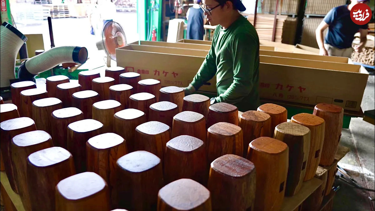 (ویدئو) فرآیند تولید انبوه چکش سنتی برای تهیه موچی در یک کارخانه ژاپنی 