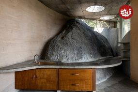 تصاویر؛ معماری «ارگانیک» خانۀ هندی با «صخره‌هایی» در گوشۀ آشپزخانه و حمّام