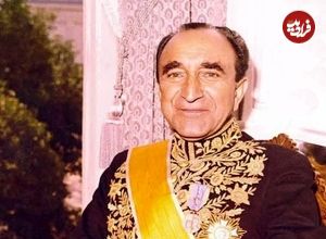 عکس| سفر در تاریخ؛ «اسدالله علم» در حال قدم زدن با «محمدرضا پهلوی»؛ دهه 40