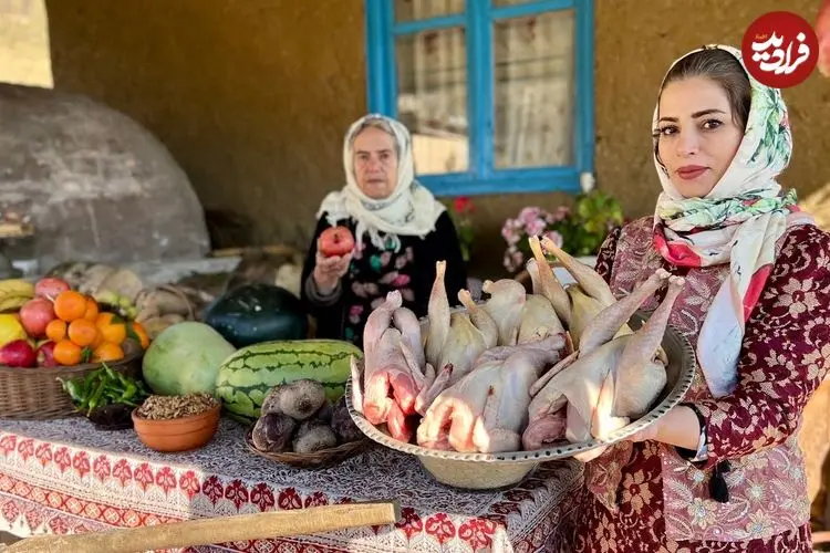 ببینید| غذای روستایی در ایران؛ پخت مرغ شکم پر در طبیعت کوهستانی روستا