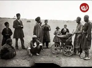 عکس| سفر در زمان؛ یک فروشنده دوره‌گرد در تهران قدیم