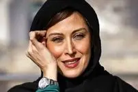 عکس| سفر زمان؛ تیپ و چهرۀ «مهتاب کرامتی» در افتتاحیه جشنواره فجر؛ سال 94