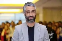 عکس| سفر زمان؛ چهرۀ عجیب «پژمان جمشیدی» در کنار بیژن بنفشه‌خواه در یک تئاتر