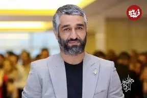 عکس| سفر زمان؛ چهرۀ عجیب «پژمان جمشیدی» در کنار بیژن بنفشه‌خواه در یک تئاتر