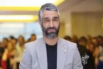 عکس| سفر زمان؛ چهرۀ عجیب «پژمان جمشیدی» در کنار بیژن بنفشه‌خواه در یک تئاتر