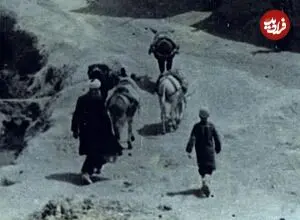 عکس| سفر زمان؛ الاغ و اتومبیل در یک روستای ایرانی در حدود 80 سال قبل