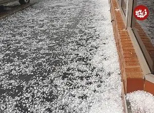 ببینید؛ مراسم عروسی با چاشنی تگرگ! لحظه بارش دانه های درشت تگرگ و سفیدشدن زمین