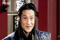 عکس| سفر به تاریخ؛ عکس یادگاری «ساگا، مشاور تسو» با «بانوان قصر» در پشت‌صحنه «امپراتور بادها»