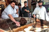 ببینید| غذای خیابانی در افغانستان؛ پخت چپلی کباب محبوب توسط آشپز مشهور در کابل