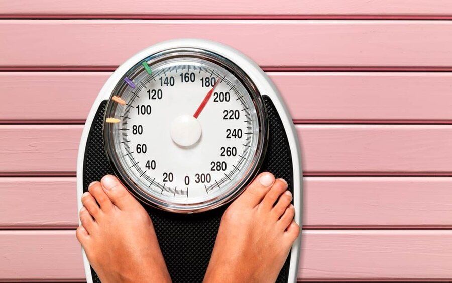 علت بالا رفتن وزن در زمستان چیست؟ + راه‌هایی برای مقابله با آن