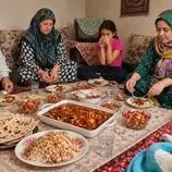 ببینید| غذای روستایی در ایران؛ پخت خورشت خلال بادام در روستایی زیبا