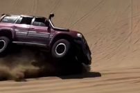 ببینید؛ لحظه ترسناک چپ کردن خودروی آفرود در کویر مرنجاب