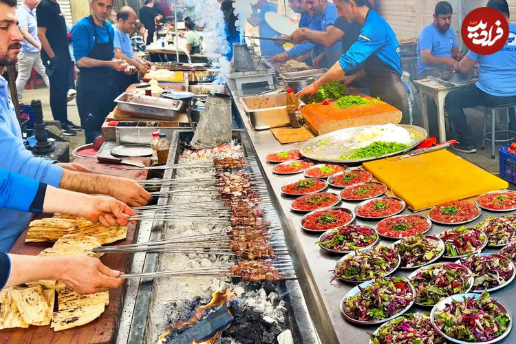 (ویدئو) غذای خیابانی در ترکیه؛ پخت 10 هزار سیخ کباب و دونر کباب در استانبول