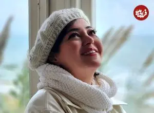 عکس| سفر زمان؛ پدر و مادر «رزیتا غفاری» در مراسم عروسی‌شان در کنار «گوگوش»