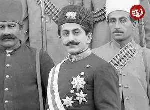 عکس| سفر زمان؛ وزیر جنگ در کنار سربازان بختیاری؛ 100 سال قبل