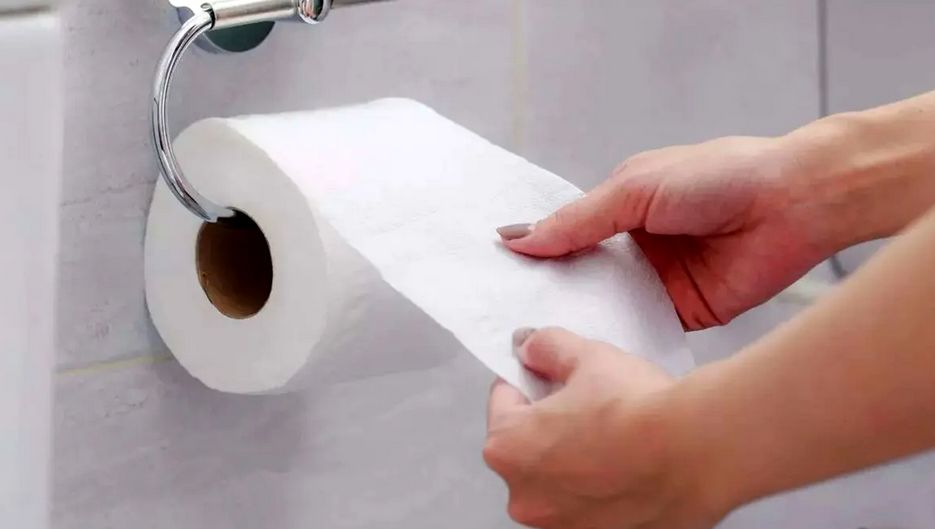 روش صحیح قرار دادن دستمال توالت چگونه است؟