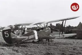 عکس| سفر در زمان؛ «هواپیمای آئروفلوت شوروی» در حال آماده شدن برای سمپاشی در شیراز؛ سال 1331