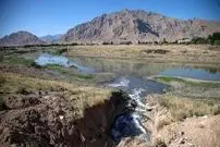 عکس| سفر زمان؛ «عبور از رودخانۀ قره‌سو در کرمانشاه» با اسب و الاغ؛ 125 سال قبل