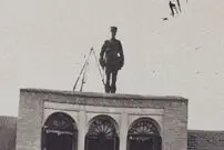 عکس| سفر زمان؛ تصویری از «حیاط یک زندان» در دوران قاجار