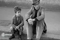 تصاویر| سفر به تهران قدیم؛ روزنامه‌فروشی که صاحب سالن سینما شد!