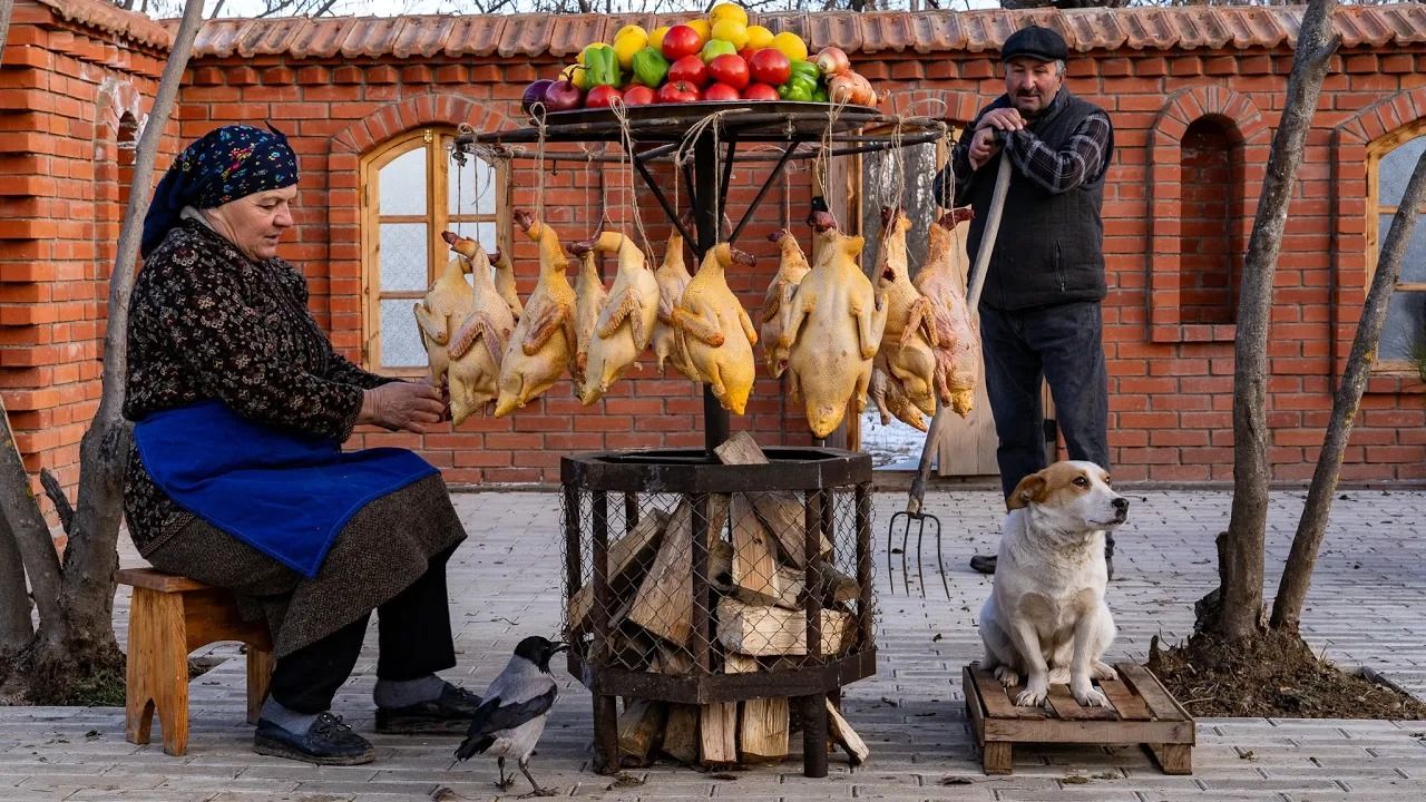 (ویدئو) نحوه درست کردن کنسرو گوشت اردک به سبک بانوی روستایی مشهور آذربایجانی