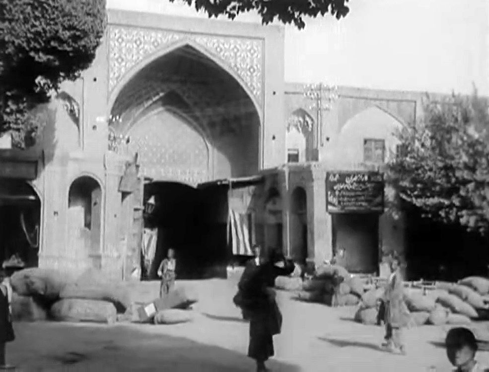 (ویدیو) قدیمی‌ترین فیلم از کوچه و بازار تهران؛ 96 سال قبل