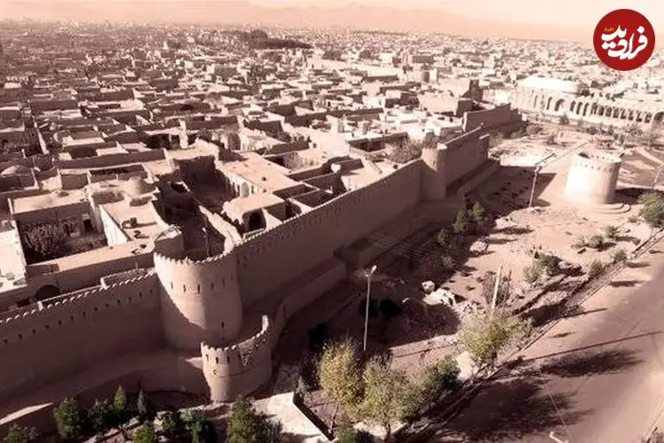 عکس| سفر به ایران قدیم؛ چشم‌اندازی از یک قلعه در نزدیکی شهر یزد؛ 115 سال قبل