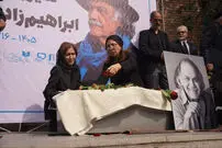 عکس| گلایه همسر سیروس ابراهیم‌زاده از مکان خاکسپاری این بازیگر: این قبرهای خالی رو برای چه کسانی پنهان کرده‌اید؟