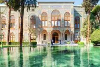 عکس| سفر زمان؛ غذا دادن به مرغابی‌های کاخ گلستان در دوران قاجار