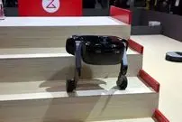 ببینید| جاروبرقی رباتیکی که از پله ها بالا می رود