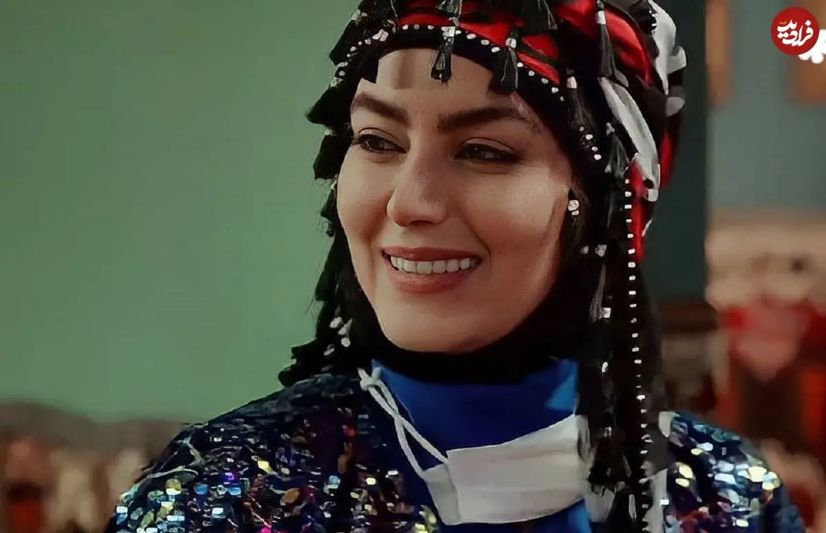 عکس| سفر در زمان؛ «روژان» سریال نون خ در کنار مهران مدیری؛ سال 1399