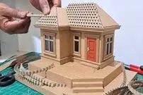 ببینید| نحوه ساخت ماکت یک خانه با مقوا و به روش هنرمند اندونزیایی